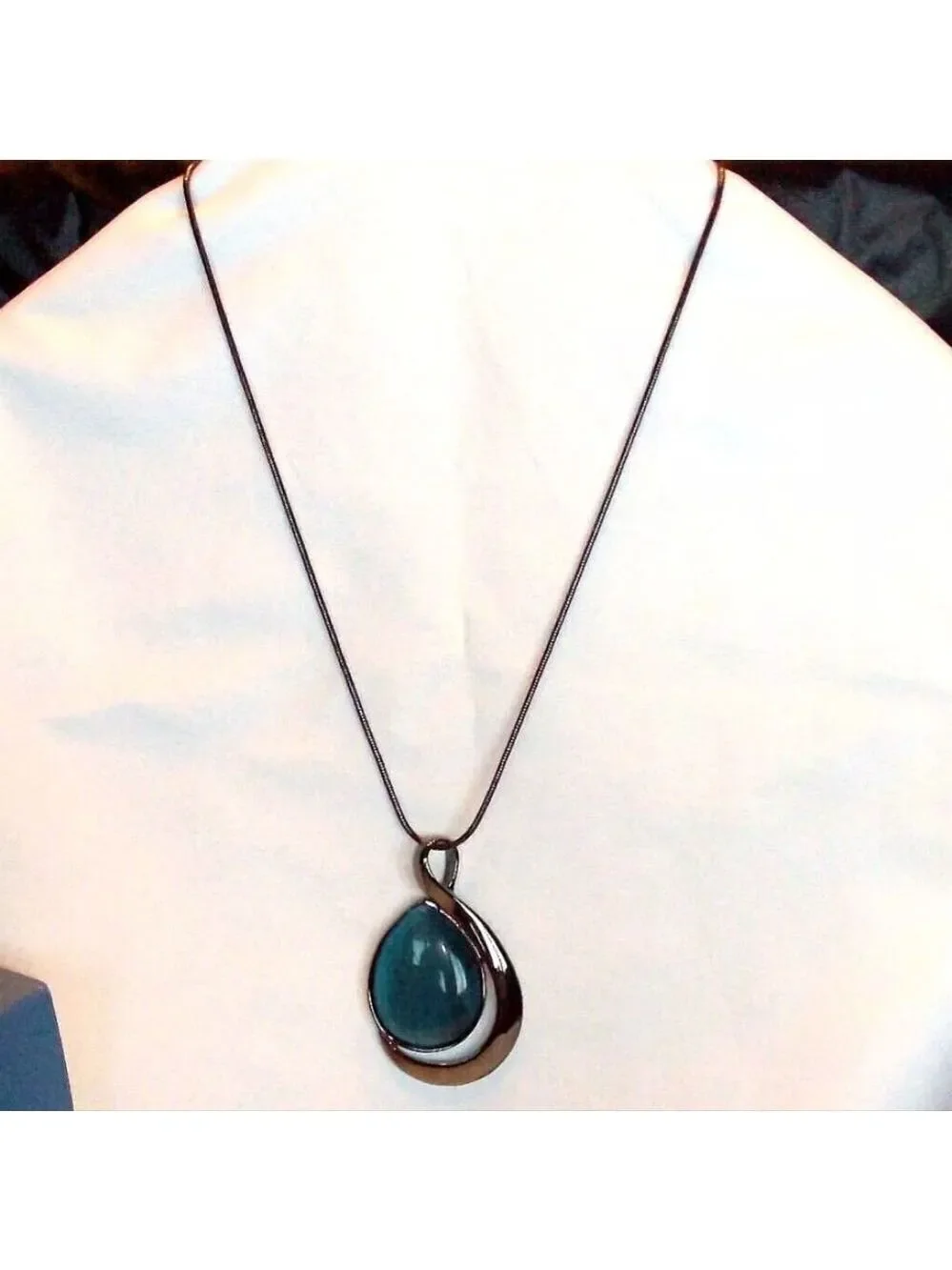 Lia Sophia Pendant Necklace, Cat's Eye,16-19